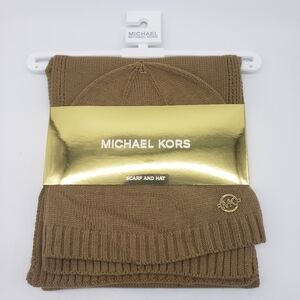 1282- MICHAEL Michael Kors Scarf and Hat Set Women NWT